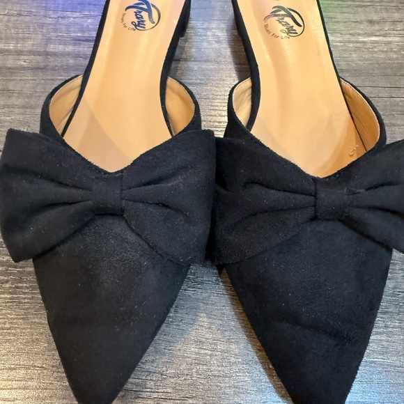 Black Bow Women's Shoes - Picture 3 of 7